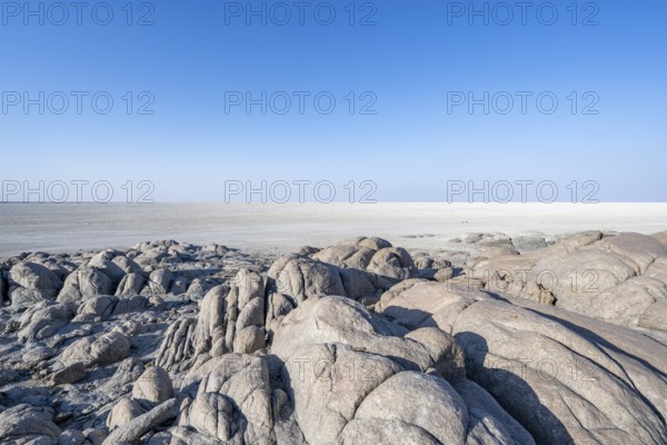Round rocks, view over the salt pan, Kubu Island (Lekubu), Sowa Pan, Makgadikgadi salt pans, Botswana