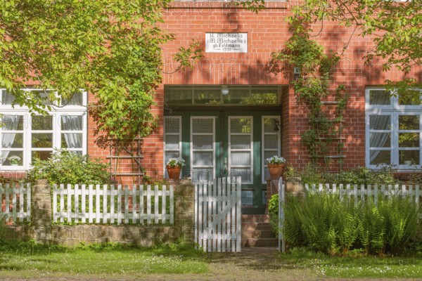 View of the entrance area of a farmhouse, Historic, Frankenfeld, Heidekreis, Bad Fallingbostel, Leine Aller Tal, Lower Saxony, Germany
