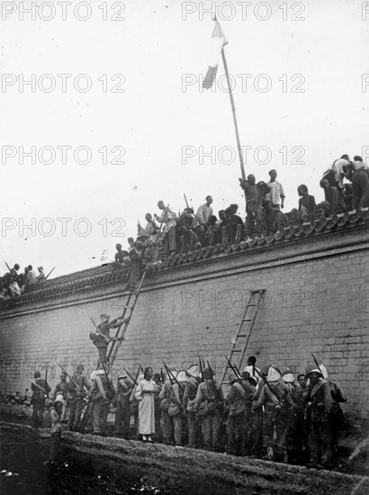 Boxer Rebellion, China, protests on a wall during the Boxer War. Chinese people gather on a wall during the Boxer Rebellion between 1900 and 1901. Photograph from around 1900 from the album of a German officer