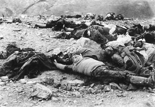 Boxer Rebellion China, Chinese killed during the Boxer Rebellion between 1900 and 1901. Photograph from around 1900 from the album of a German officer