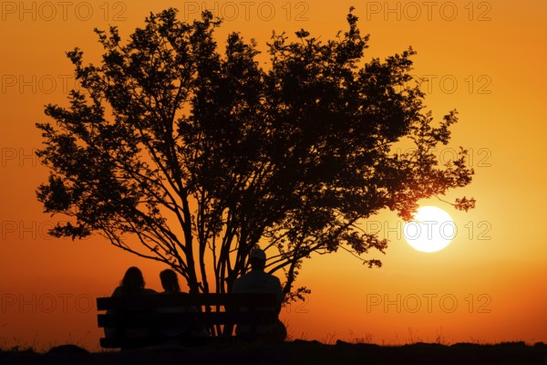 People watching the sun set on the horizon from the summit of the GroÃŸer Feldberg in the Taunus, GroÃŸer Feldberg in the Taunus, Schmitten, Hesse, Germany