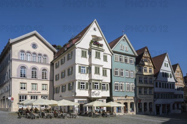 Altstadtensemble, historische AltstadthÃ¤user mit AuÃŸengastronomie am Rathausplatz von Esslingen am Neckar, Landkreis Esslingen, Baden-WÃ¼rttemberg, Deutschland