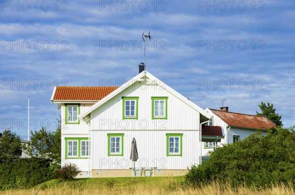 Typical Swedish house near Henan on Orust, BohuslÃ¤n, VÃ¤stra Götalands lÃ¤n, Sweden, Scandinavia