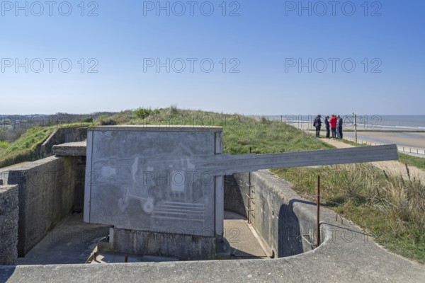 Artillery platform with reconstructed German WW1 gun at Battery Aachen, Raversyde Atlantikwall, Atlantic Wall, Raversijde, West Flanders, Belgium