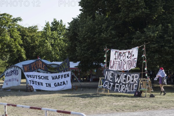 Action camp of demonstrators after the United 4 Gaza! Demonstration in which tens of thousands of people protested against arms deliveries from Germany and the wars in Israel-Gaza and Israel-Iran, opposite the Reichstag building, Berlin, 21 June 2025