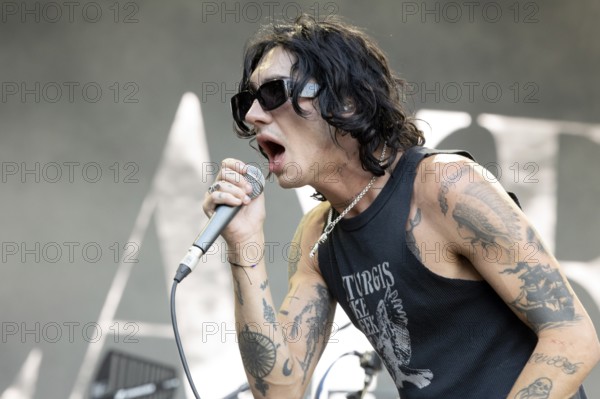 Remington Leith, singer, frontman, Palace Royale, rock band, USA, live open air at the Citadel Music Festival, 21 June 2025, Spandau Citadel, Berlin, Germany < english> Remington Leith, singer, frontman, Palace Royale, rock band, USA, live open air at the Citadel Music Festival, June 21, 2025, Spandau Citadel, Berlin, Germany