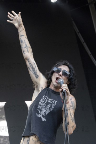 Remington Leith, singer, frontman, Palace Royale, rock band, USA, live open air at the Citadel Music Festival, 21 June 2025, Spandau Citadel, Berlin, Germany < english> Remington Leith, singer, frontman, Palace Royale, rock band, USA, live open air at the Citadel Music Festival, June 21, 2025, Spandau Citadel, Berlin, Germany