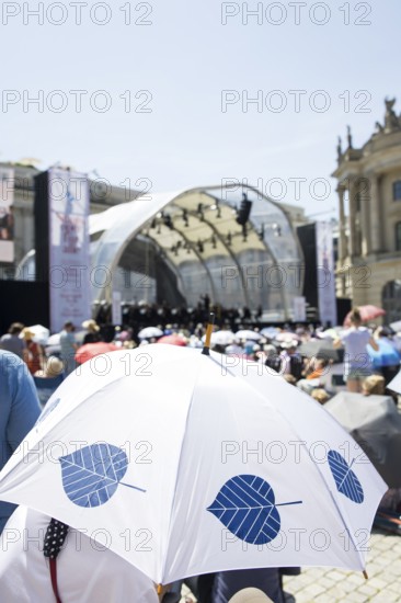 Audience with sun protection at the Staatsoper fÃ¼r alle, a free open-air concert with conductor Christian Thielemann and the Staatskapelle Berlin on Berlin's Bebelplatz, Berlin, 22 June 2025