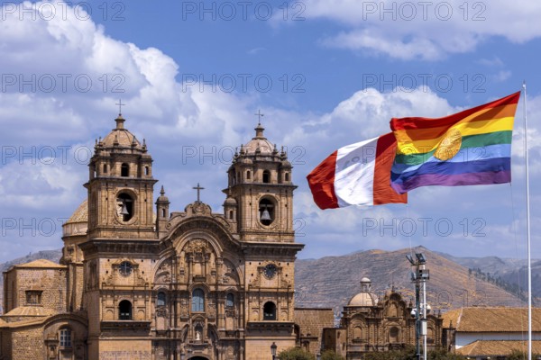 Peru, Cusco, Central Plaza de Armas square in historic city center with churches, monuments and restaurants