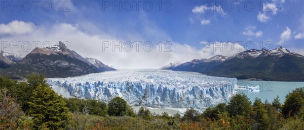 Patagonia, El Calefate Perito Moreno Glacier in Glaciers National park