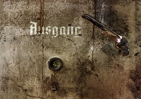 Historischer Luftschutzkeller, memorial and memorial, detail, Düsseldorf, North Rhine-Westphalia, Germany