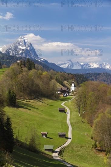 Road to Wamberg near Garmisch-Partenkirchen, view of Wetterstein Mountains with Alpspitze, Zugspitze and Waxenstein, Bavarian Alps, Werdenfelser Land, Upper Bavaria, Germany