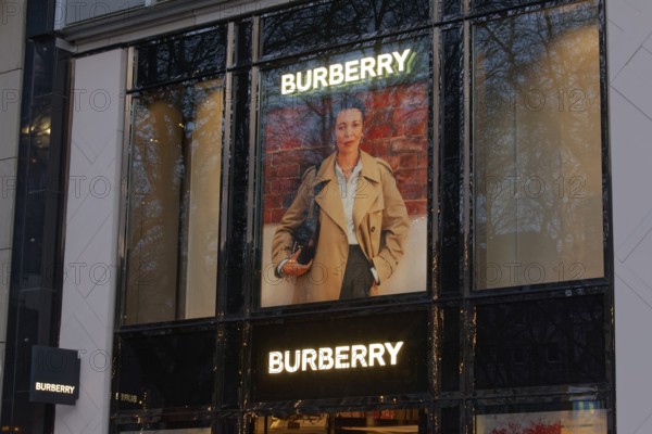 Store of British fashion brand Burberry auf der Kö, luxury shopping, Düsseldorf, North Rhine-Westphalia, Germany