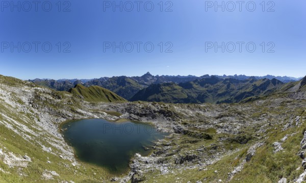 Mountain panorama over Laufbichlsee, behind it the Hochvogel, 2592m, Allgäu Alps, Allgäu, Bavaria, Germany