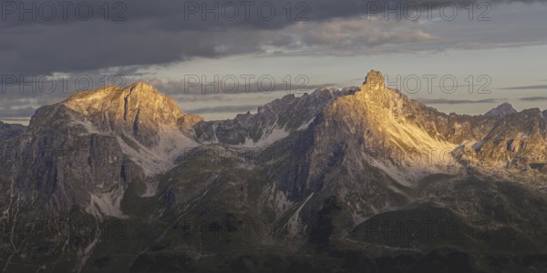 Sunrise on the Mindelheim via ferrata, a mountain range with the three sheep alpine heads up to the Fiderescharte, 2214 m, Allgäu Alps, Bavaria, Germany