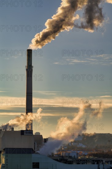 View of EnBW power plant and waste incineration plant Stuttgart-Münster, combined heat and power plant, smoke from chimney, sunset, evening mood, Stuttgart, Baden-Württemberg, Germany