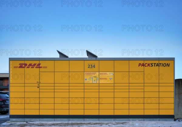 DHL packing station, logo, yellow, with solar cells, solar panels for solar energy supply, sky, blue, Stuttgart, Baden-Württemberg, Germany