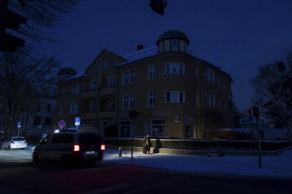 Police are monitoring the affected areas to avoid burglaries during the large-scale power outage in the Steglitz-Zehlendorf district, Berlin, 06.01.2026