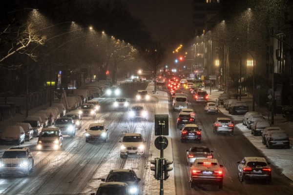 Winter weather, blowing snow, inner-city traffic, Alfredstraße, B224, in Essen, North Rhine-Westphalia, Germany