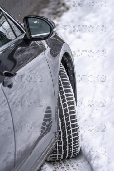 Winter tires, cars, in snow, tread
