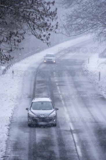 Country road in Elfringhauser Switzerland, near Sprockhövel, cars with and without headlights, lights on, snowfall, snowy, North Rhine-Westphalia, Germany
