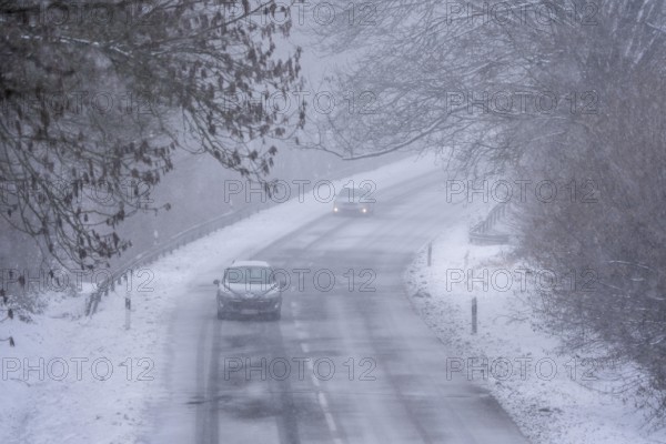 Country road in Elfringhauser Switzerland, near Sprockhövel, cars with and without headlights, lights on, snowfall, snowy, North Rhine-Westphalia, Germany