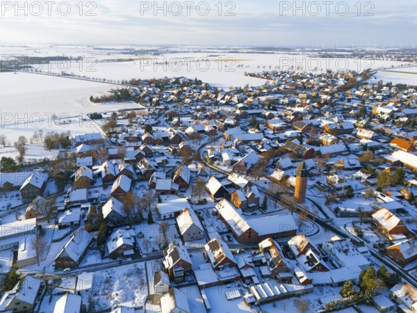 Bird's-eye view of village, with snow-covered roofs, a water tower and vast, snow-covered fields, aerial view, water tower, museum, Groß Lafferde, municipality of Ilsede, district of Peine, Lower Saxony, Germany