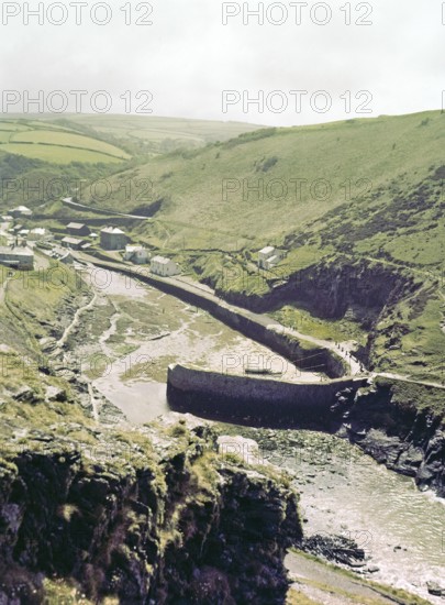 River Valency river mouth, harbour wall at fishing port village of Boscastle, Cornwall, England, UK