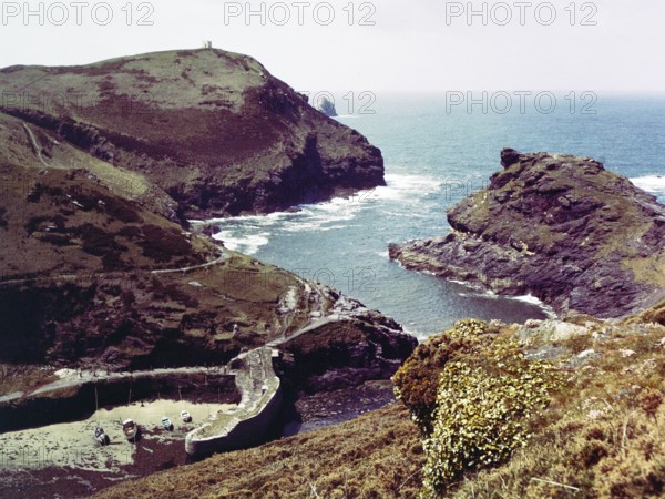 River Valency river mouth, harbour wall at fishing port village of Boscastle, Cornwall, England, UK