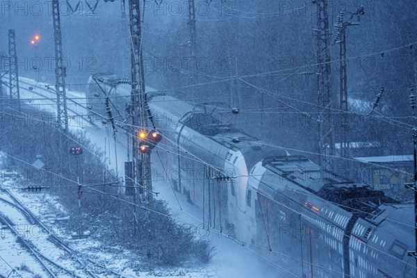 Winter weather, snowfall, RRX, Rhine-Ruhr Express, regional traffic, on the route east, in front of Essen main station, regional transport North Rhine-Westphalia, Germany