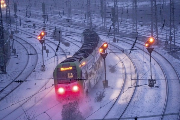 Winter weather, snowfall, regional train train, regional traffic, on the route east, in front of Essen main station, regional transport North Rhine-Westphalia, Germany