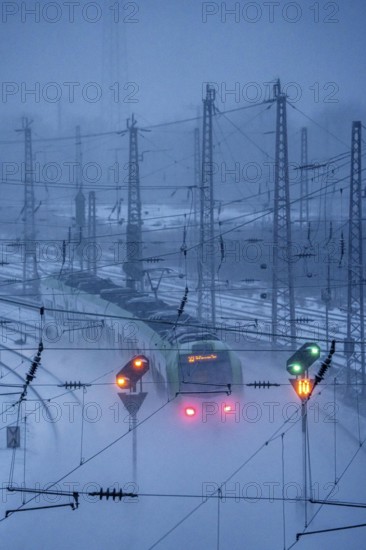 Winter weather, snowfall, S-Bahn train, regional traffic, on the route east, in front of Essen main station, regional transport North Rhine-Westphalia, Germany