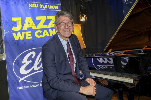 Dr Wolfram Weimer (Federal Government Commissioner for Culture and the Media, BKM) and Ella Radio go on air. 05.01.2026 at the Zig Zag Jazz Club