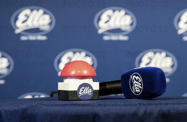 The microphone and a buzzer are on the table in front of the red button is pressed at 12:00 and Ella goes on air. 05.01.2026 at the Zig Zag Jazz Club