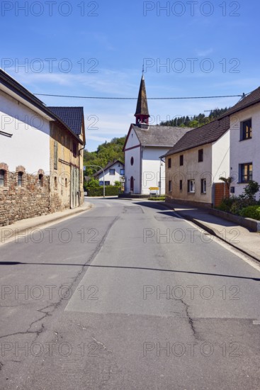 Church of St. Roch and Sebastian, general development, residential building, hill, forest, blue sky, cirrus clouds, cirrostratus clouds, street main street, Insul, Ahrweiler district, Rhineland-Palatinate, Germany