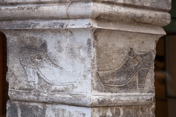Reference to the former school of shoemakers, this school only taught how to make shoes, not slippers, Venice, Italy