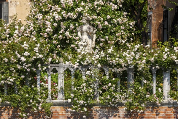 Glass art on the Insola di Murano, Venice, Veneto, ItalyGarden of the Palazzo Malipiero, Venice, Itlay
