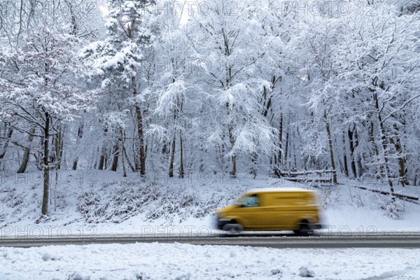 Post bus driving through snowy landscape, trees, winter, snow, Sieversen, Samtgemeinde Rosengarten, Lower Saxony, Germany