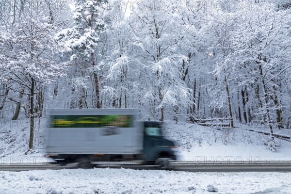 Delivery truck drives through snowy landscape, trees, winter, snow, Sieversen, Samtgemeinde Rosengarten, Lower Saxony, Germany