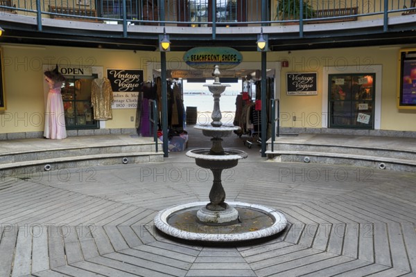 Passage with small shops, central well, passageway to the beach, tourist district, Provincetown, Cape Cod, Massachusetts, New England, USA