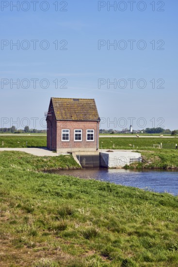 Hunnebüllerkoog, Pumpfwerk, Hunnebüller Sielzug, Siel, wasteland, grass, pale blue sky, cirrostratus clouds, Risum-Lindholm, North Frisia District, Schleswig-Holstein, Germany