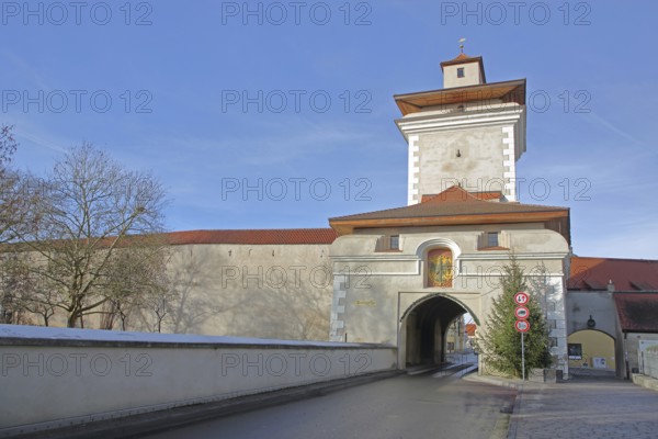 Reimlinger Tor built 14th century, city tower, city gate and historic city wall, city fortification, city wall, Nördlingen, Bavaria, Germany