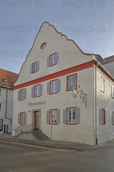 Gasthaus zum Mohrenkopf, historic building with tail gable, Nördlingen, Bavaria, Germany