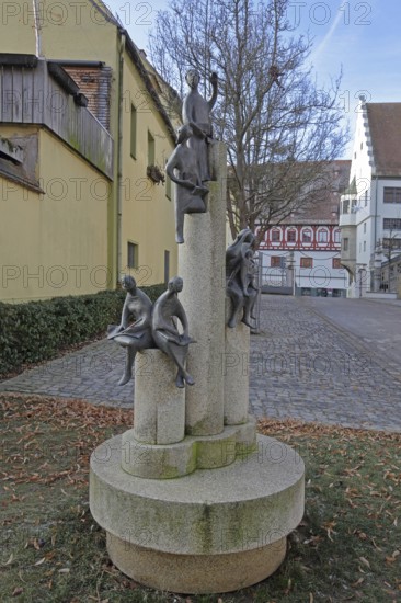 Sculpture Reading people artists unknown, figures reading a book, book reader, modern art, bronze sculpture, Karl-Schlierf-Platz, Nördlingen, Bavaria, Germany