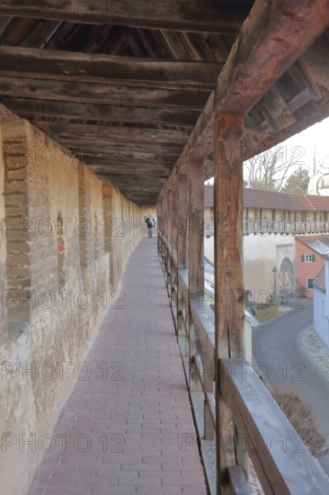 Historic rampart of the city wall, city fortification, wooden structure with beams, Nördlingen, Bavaria, Germany
