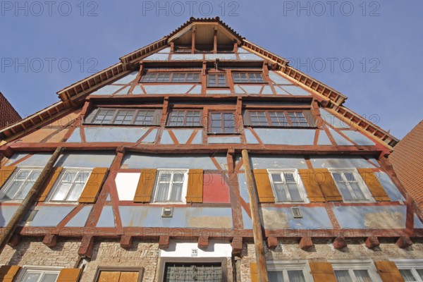 Former tanner house built in 1422, half-timbered house, looking up, gable, Vordere Gerbergasse, Nördlingen, Bavaria, Germany