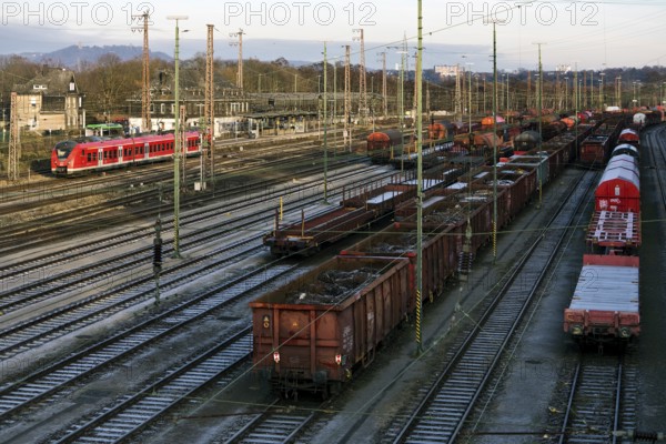 Train formation system with freight car and regional express in the Vorhalle district, marshalling yard, infrastructure, Hagen, Ruhr area, North Rhine-Westphalia, Germany
