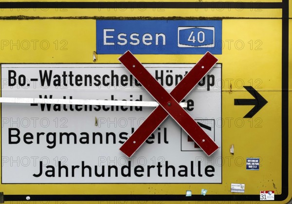 Verkhrsschild Großbaustelle Alleestraße with road conversion, road closure, Bochum, Ruhr area, North Rhine-Westphalia, Germany