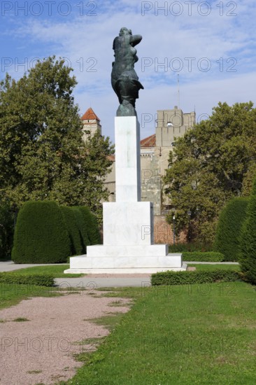 Woman bronze Monument of Gratitude to France from sculptor Ivan Mestrovic (1930), Kalemegdan Park, Stari Grad, Belgrade, Serbia