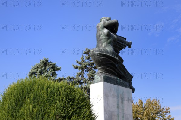 Woman bronze Monument of Gratitude to France from sculptor Ivan Mestrovic (1930), Kalemegdan Park, Stari Grad, Belgrade, Serbia